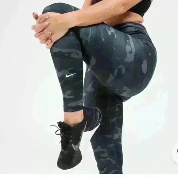 NWT Women’s Nike One Tight Fit Mid Rise Full Length Camo Leggings Size small - Picture 5 of 10